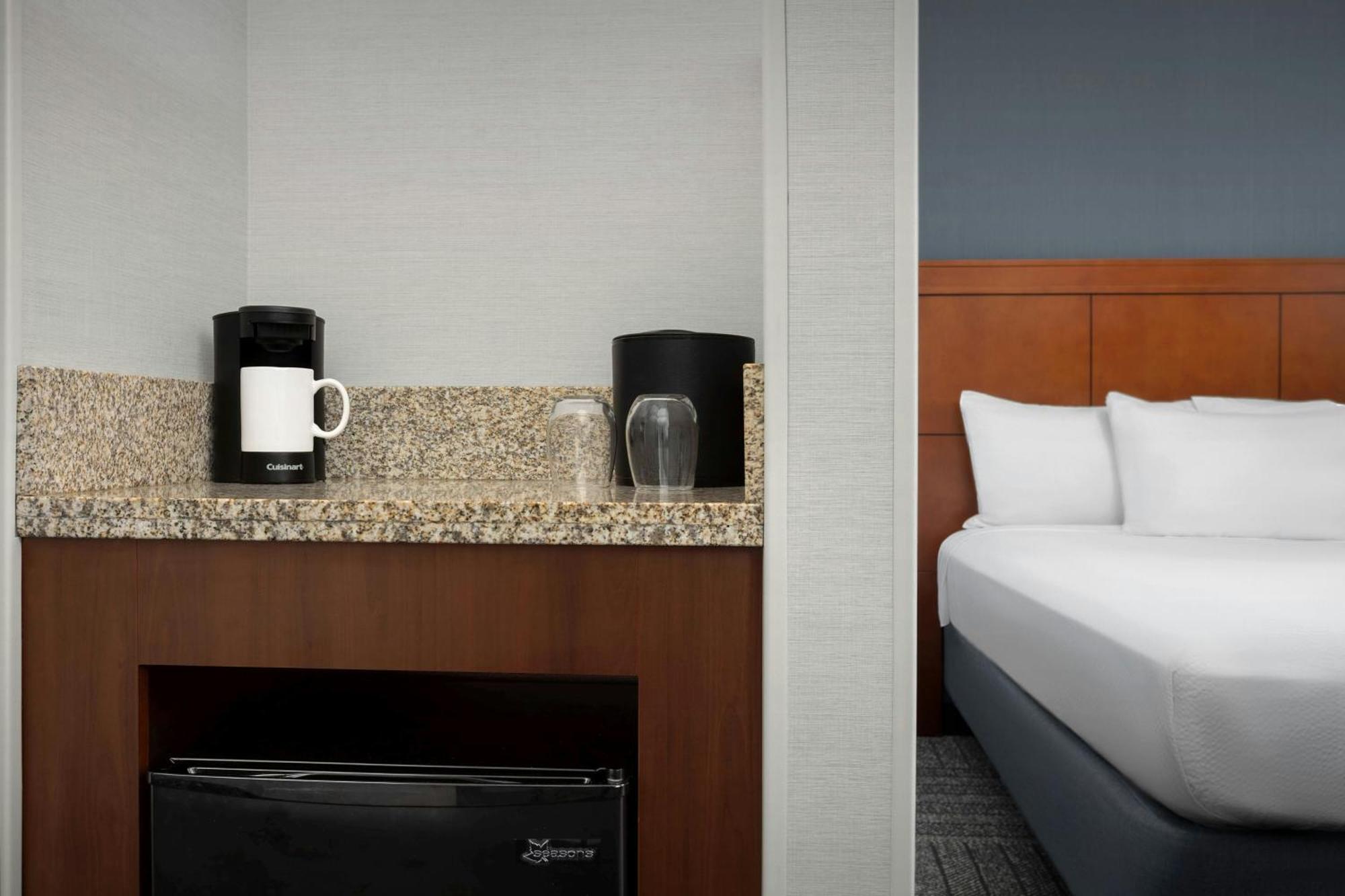 Courtyard By Marriott Salisbury Hotel Exterior foto