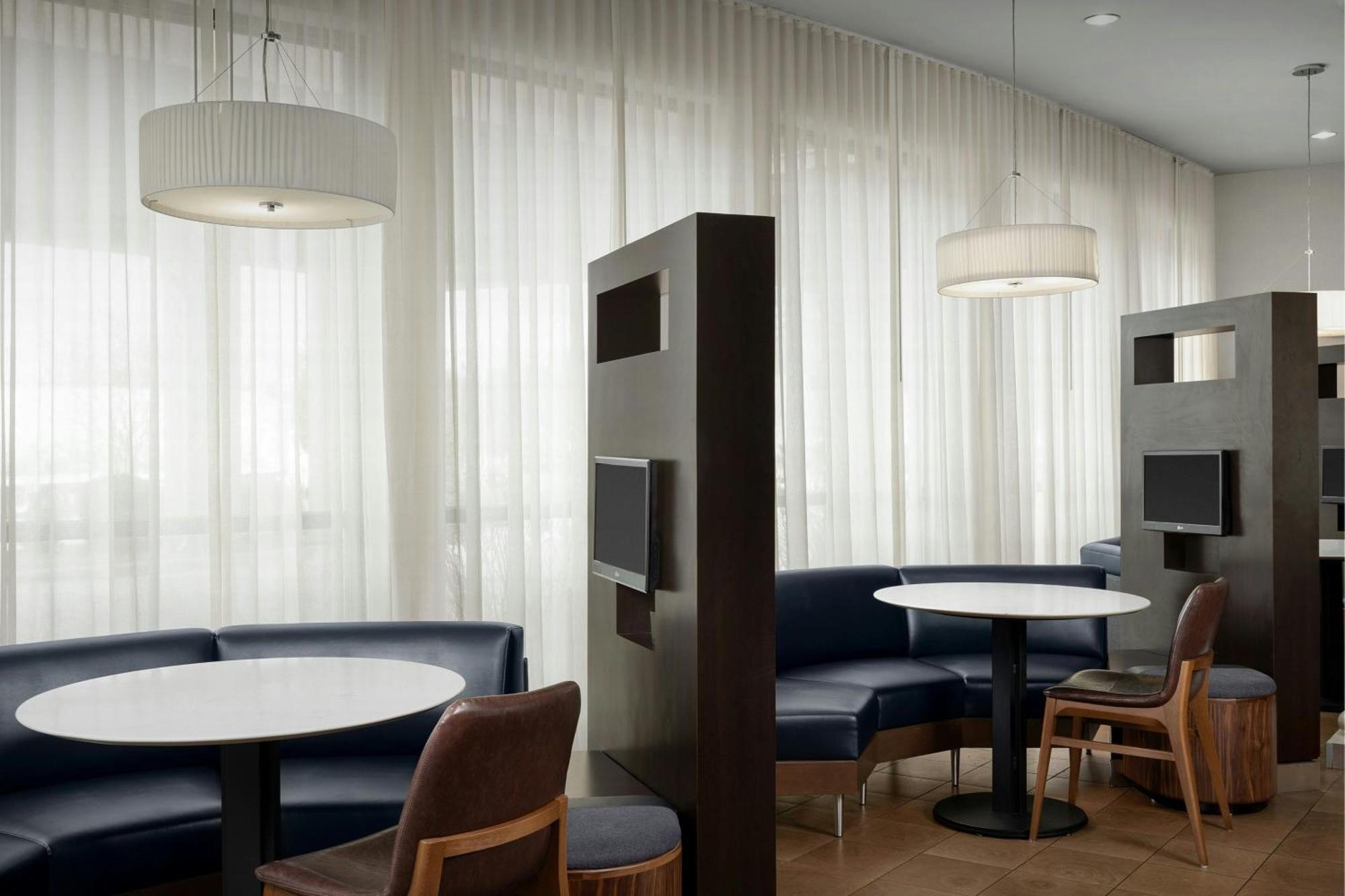 Courtyard By Marriott Salisbury Hotel Exterior foto