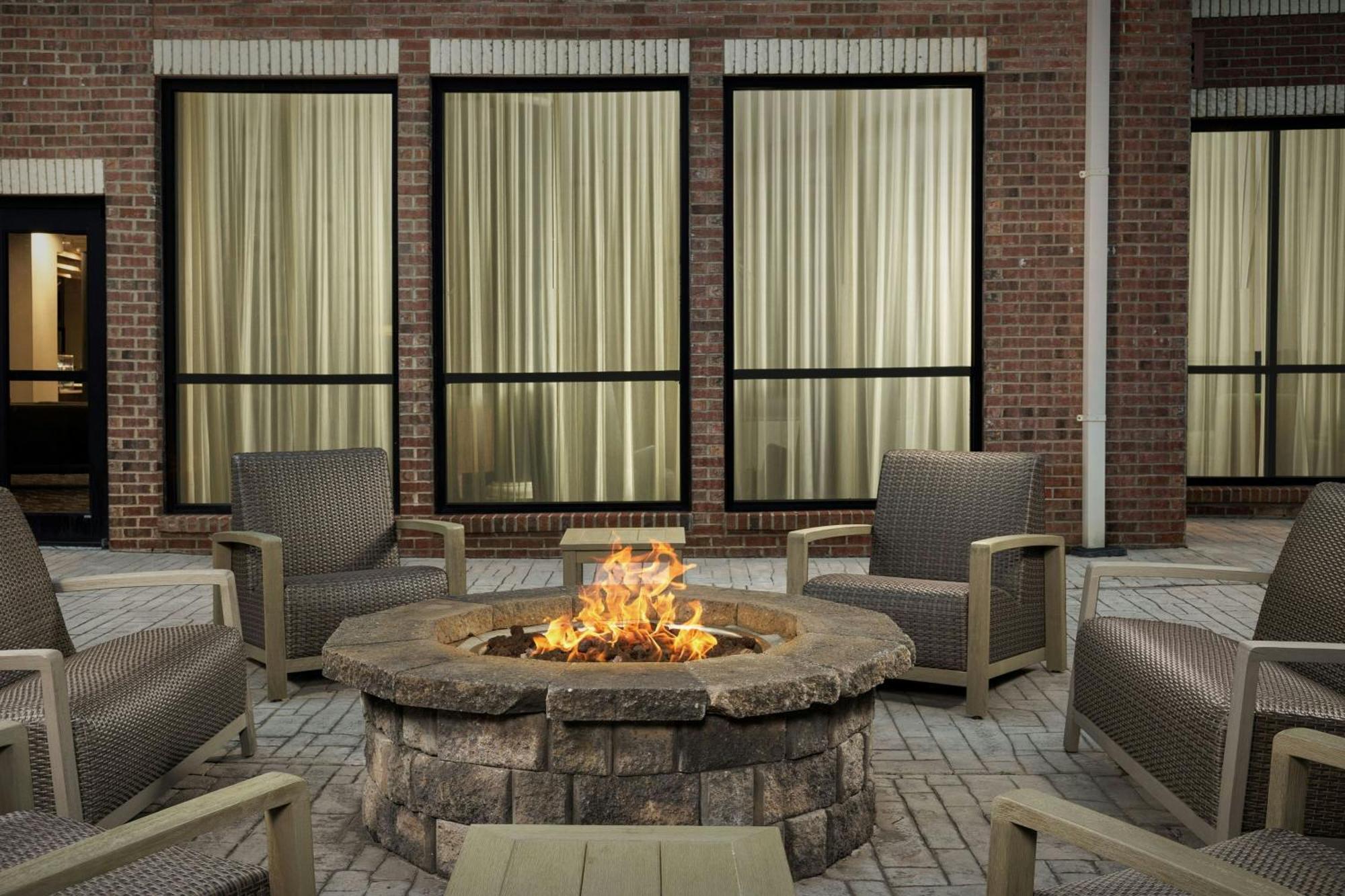 Courtyard By Marriott Salisbury Hotel Exterior foto
